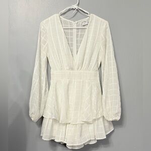 🎈NWOT Elegant White Long-Sleeve Romper with ties back